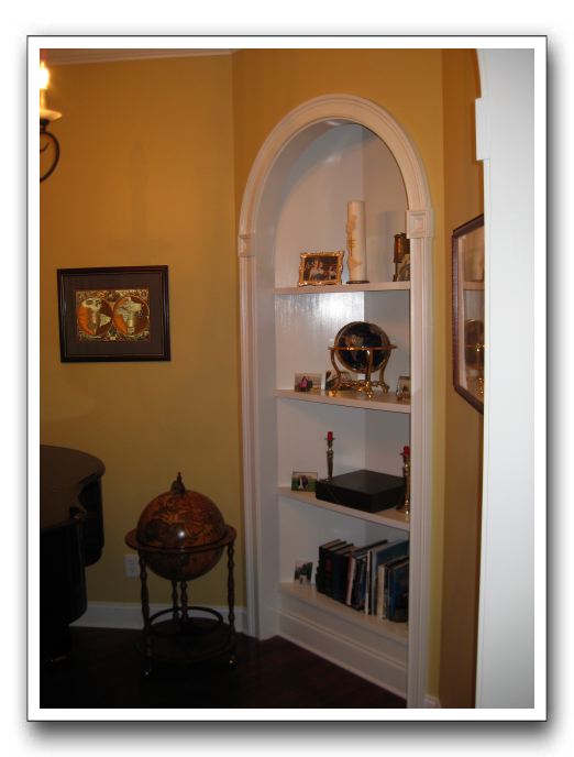 Turret display cabinet